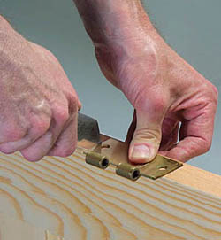 Mortising a hinge with a chisel - Fine Homebuilding